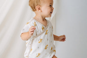 Nest Designs Bamboo Pima Short Sleeve Kimono Onesie - The Lion and The Mouse