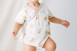 Nest Designs Bamboo Pima Short Sleeve Kimono Onesie - The Lion and The Mouse